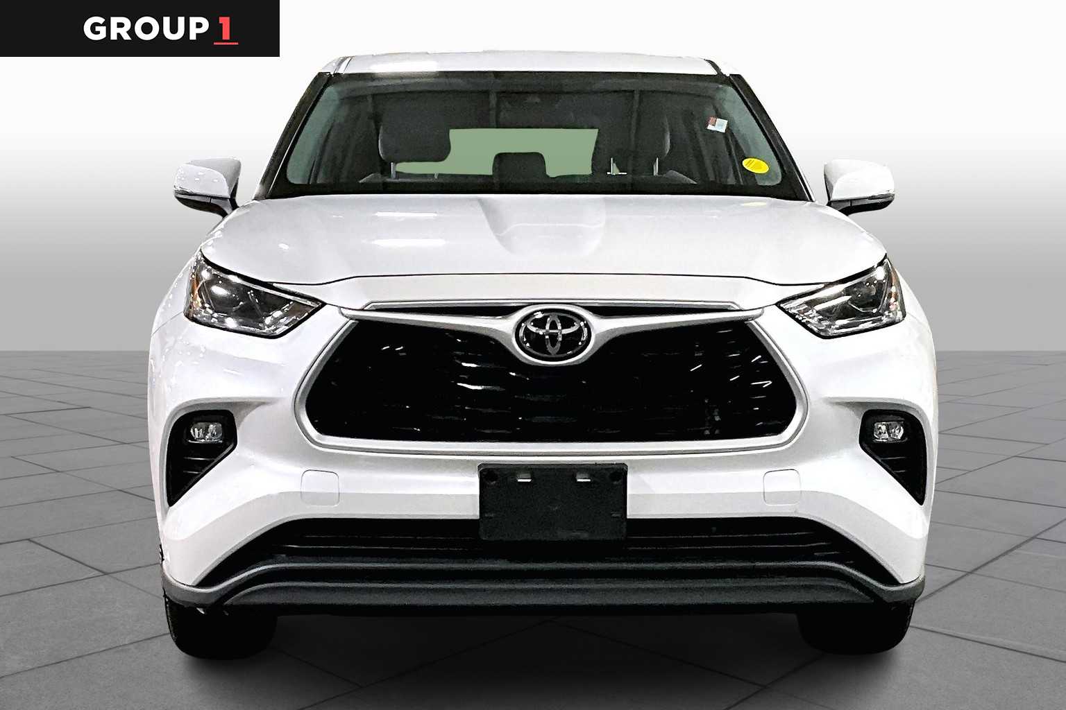 2022 Toyota Highlander LE photo 3