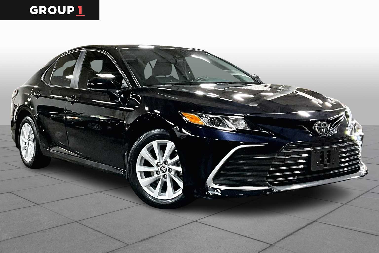 2022 Toyota Camry LE photo 2