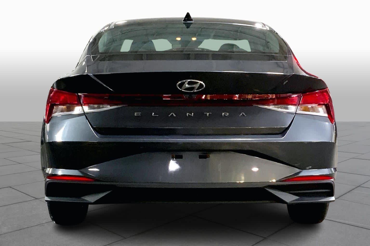 2021 Hyundai Elantra SEL photo 4