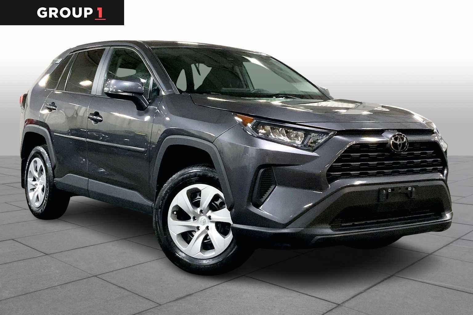 2022 Toyota RAV4 LE photo 2