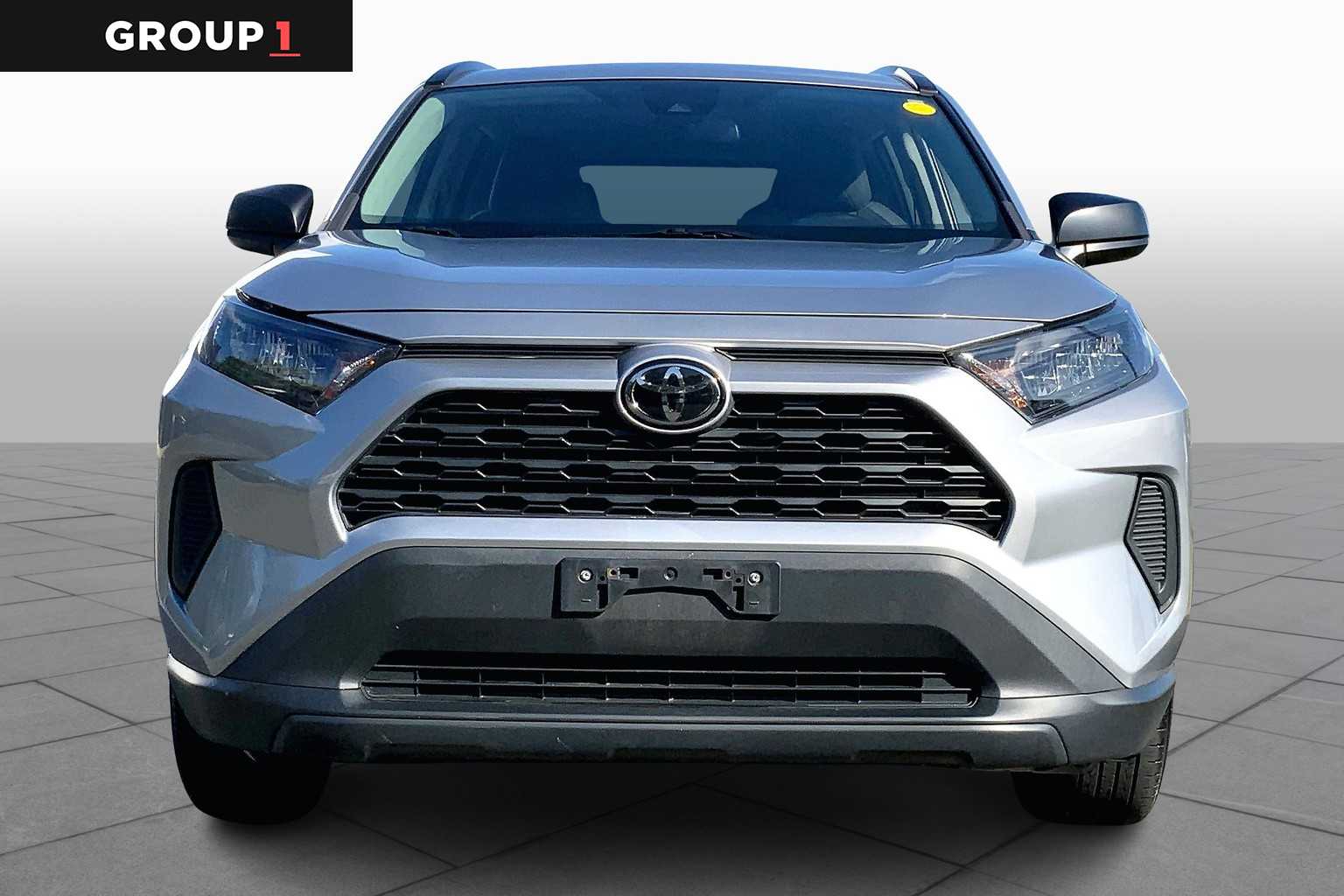 2020 Toyota RAV4 LE photo 3