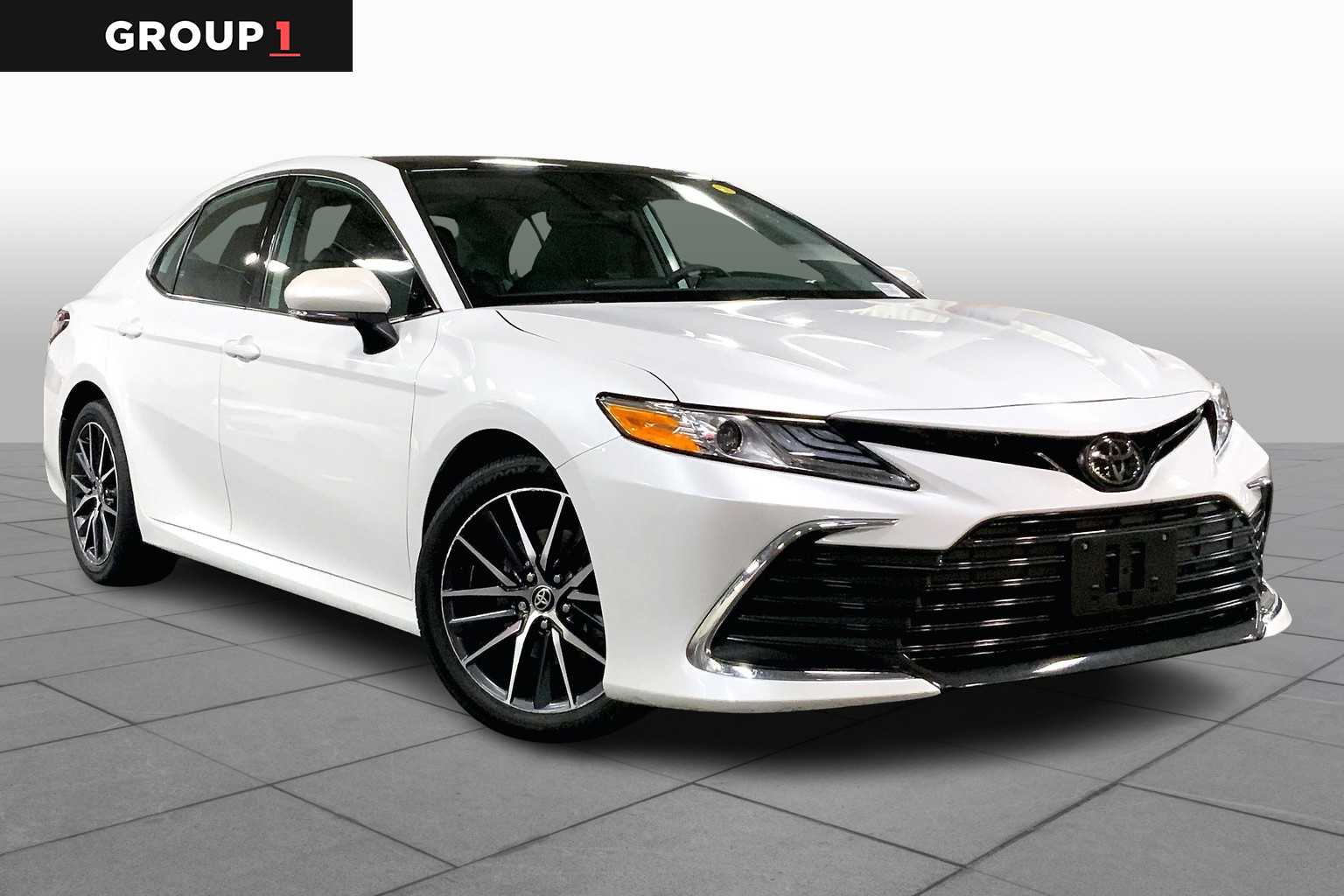 2022 Toyota Camry XLE photo 2