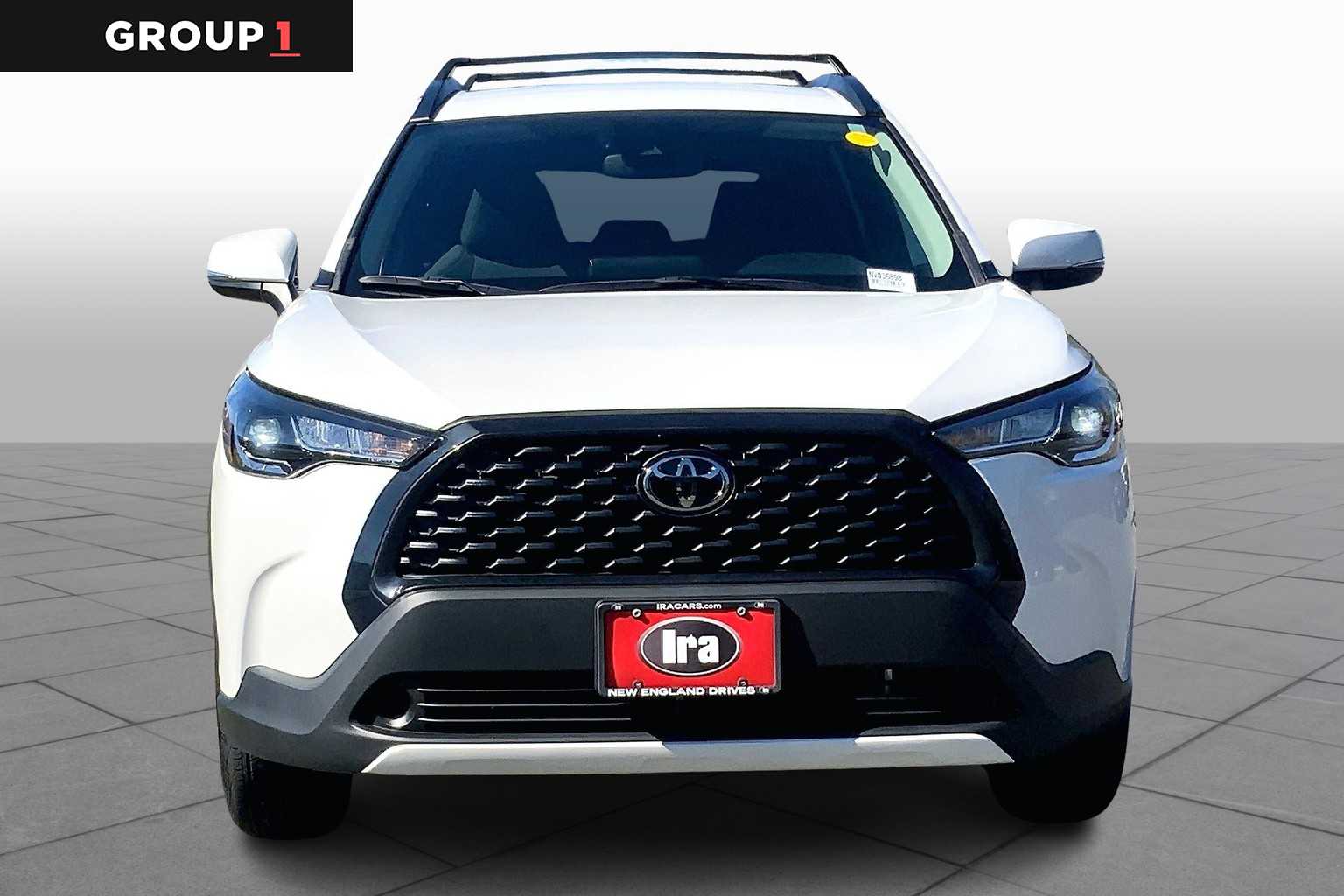 2022 Toyota Corolla Cross LE photo 3