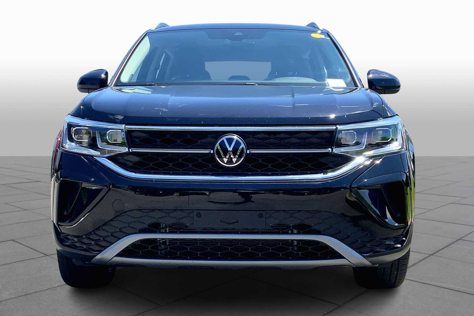 2023 Volkswagen Taos SEL photo 3