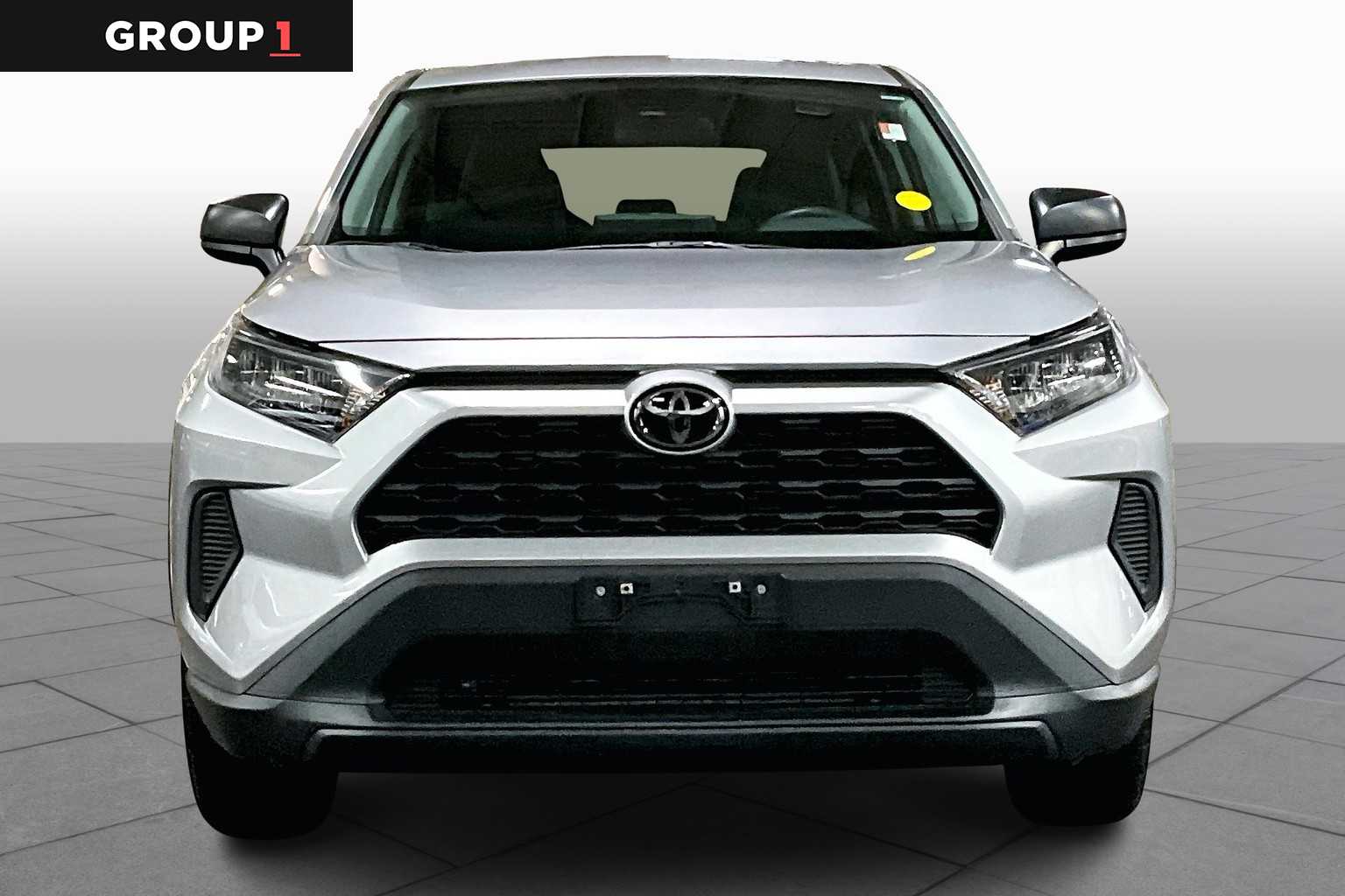 2022 Toyota RAV4 LE photo 3