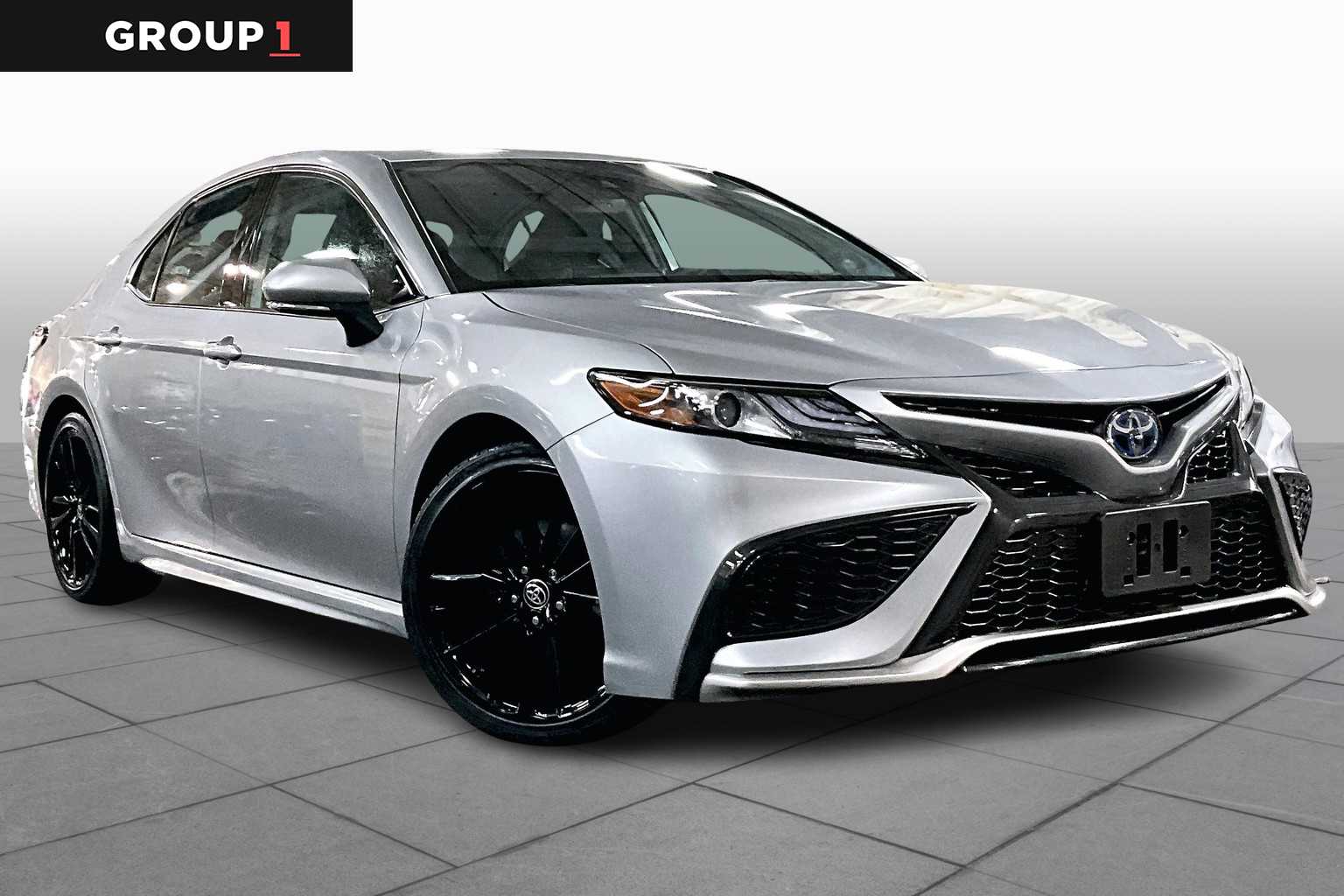 2022 Toyota Camry Hybrid XSE photo 2