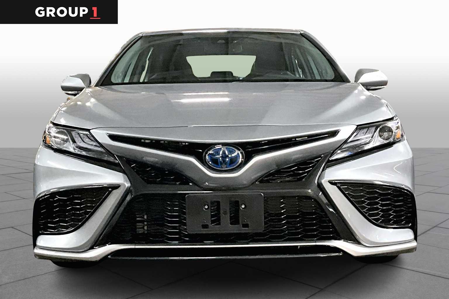 2022 Toyota Camry Hybrid XSE photo 3