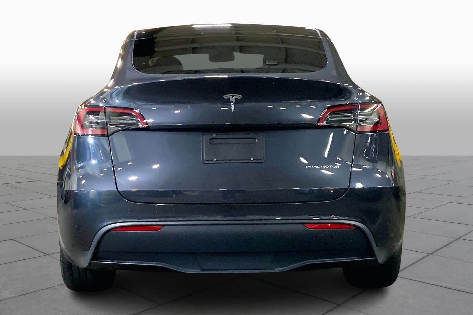 2025 Tesla Model Y Long Range photo 4