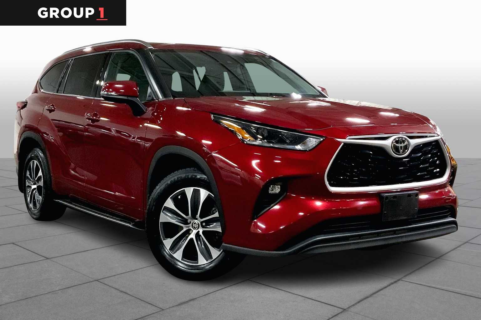 2021 Toyota Highlander XLE photo 2
