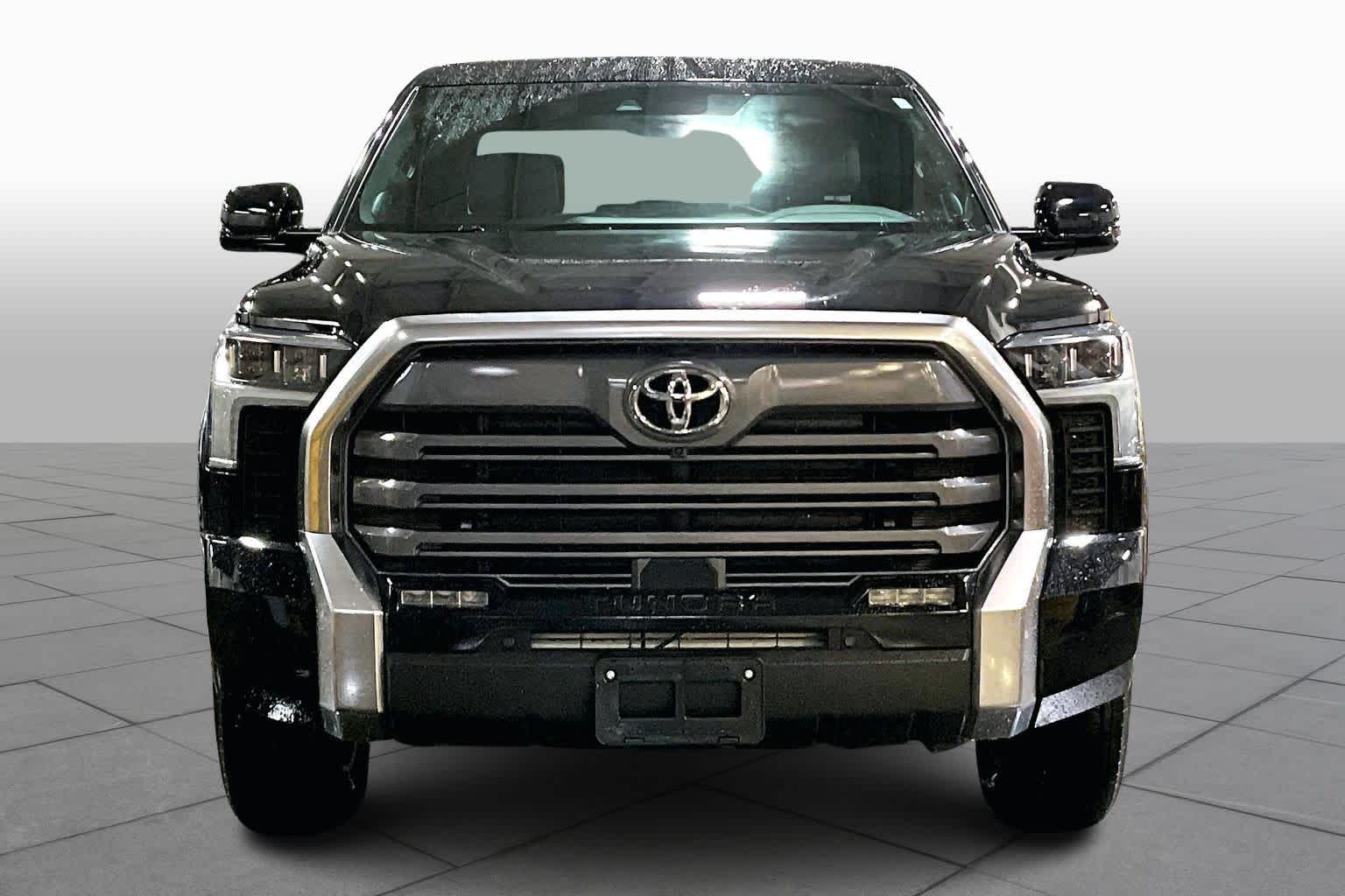 2025 Toyota Tundra Limited CrewMax photo 3