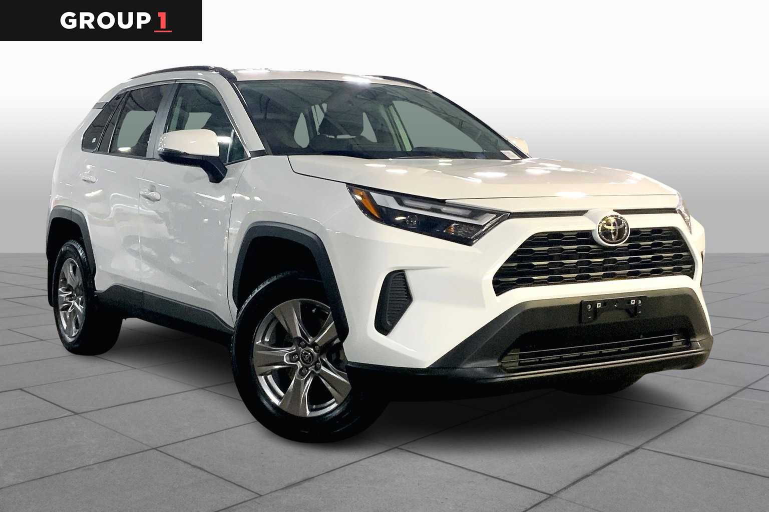 2022 Toyota RAV4 XLE photo 2