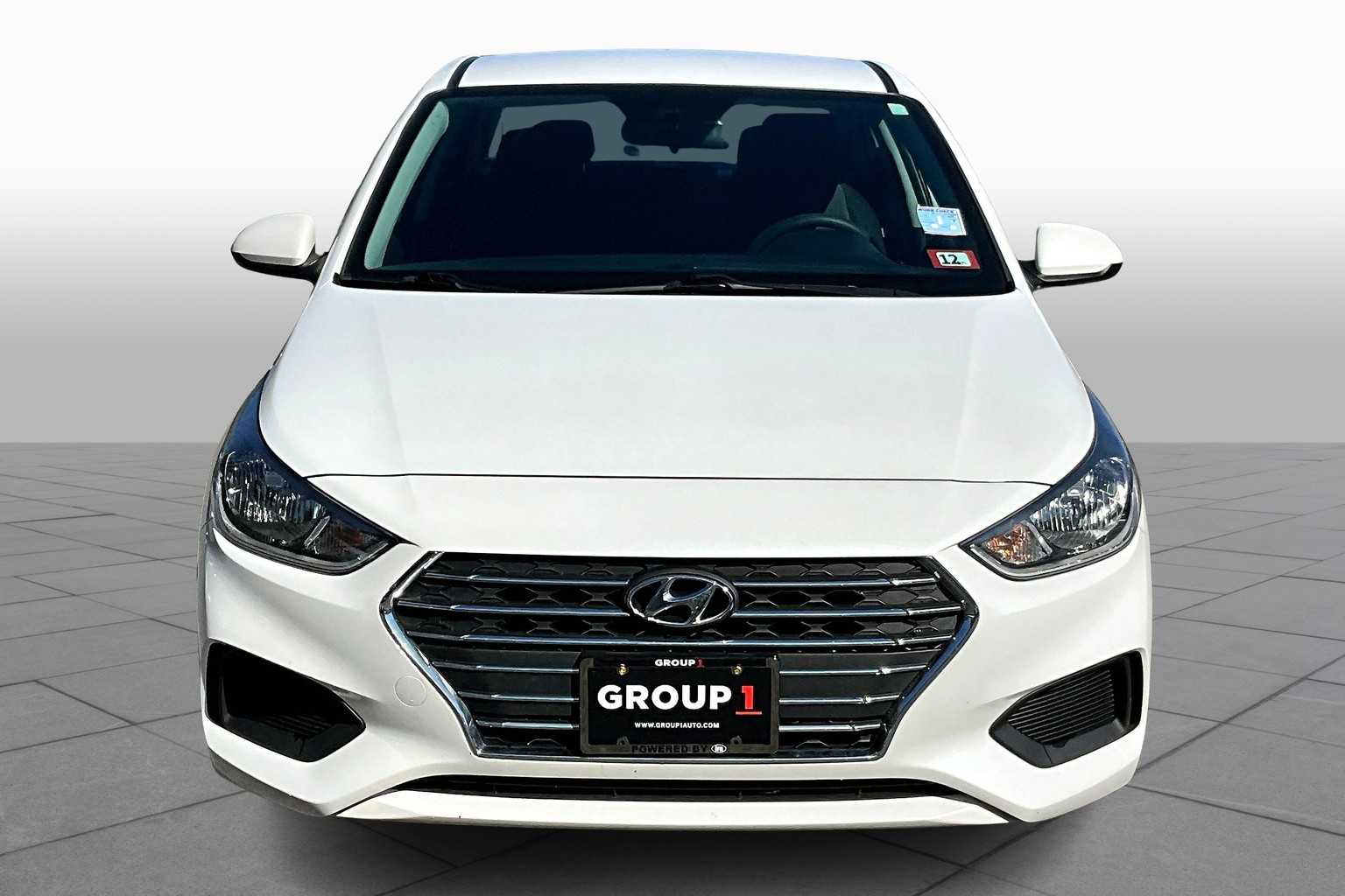 2022 Hyundai Accent SE photo 2