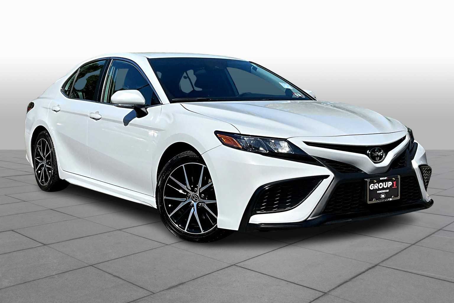 2023 Toyota Camry SE photo 2