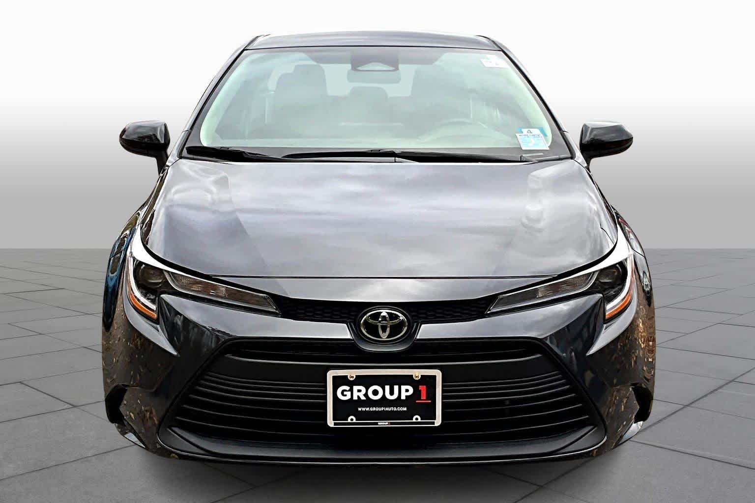 2023 Toyota Corolla LE photo 3