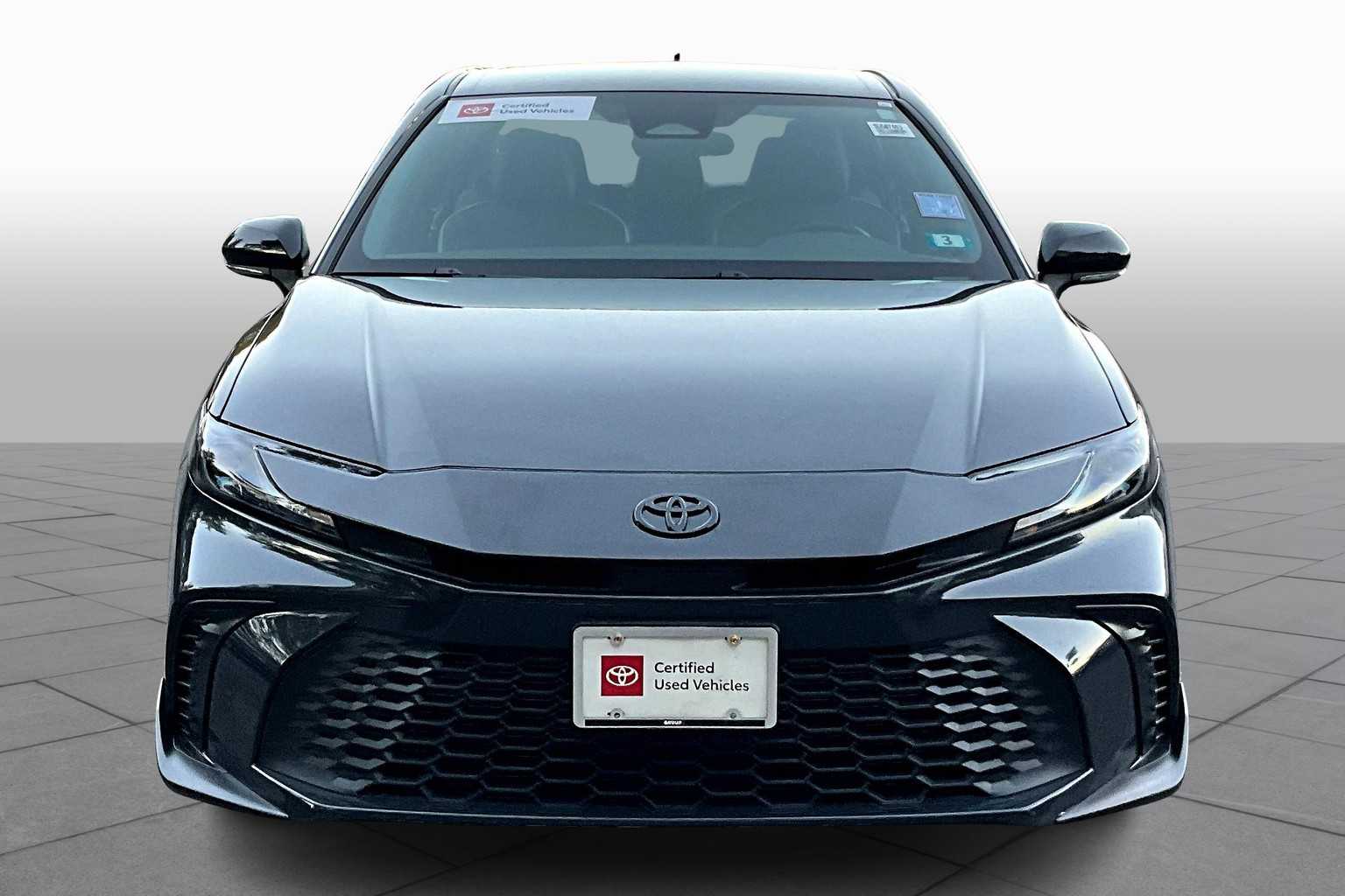 2025 Toyota Camry SE photo 3
