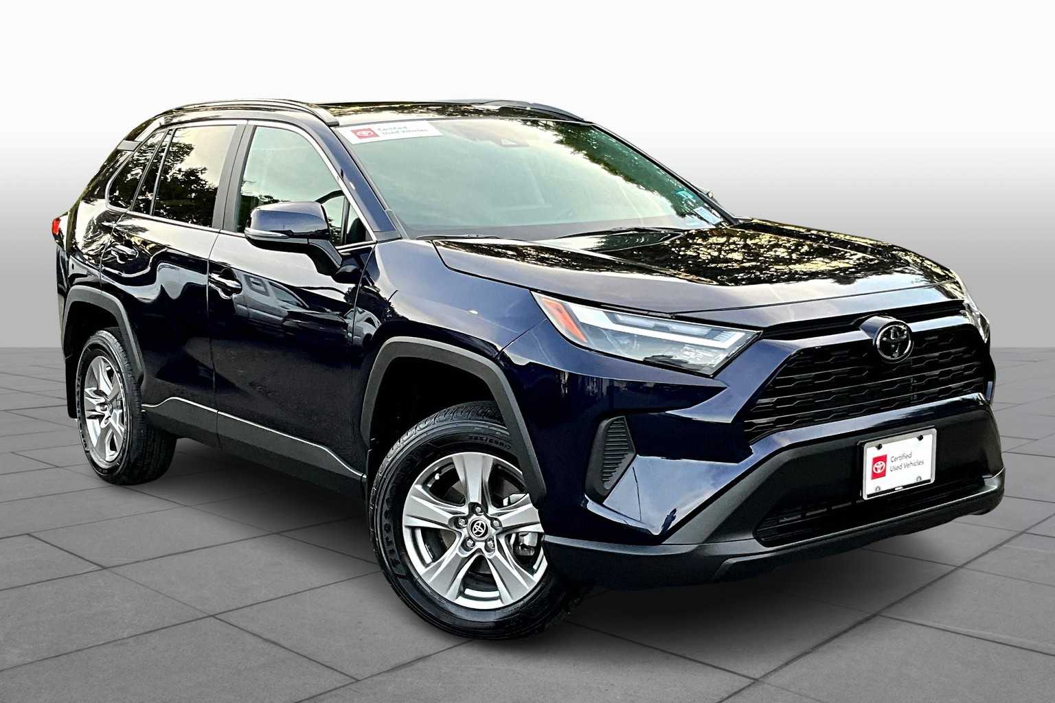2024 Toyota RAV4 XLE photo 2