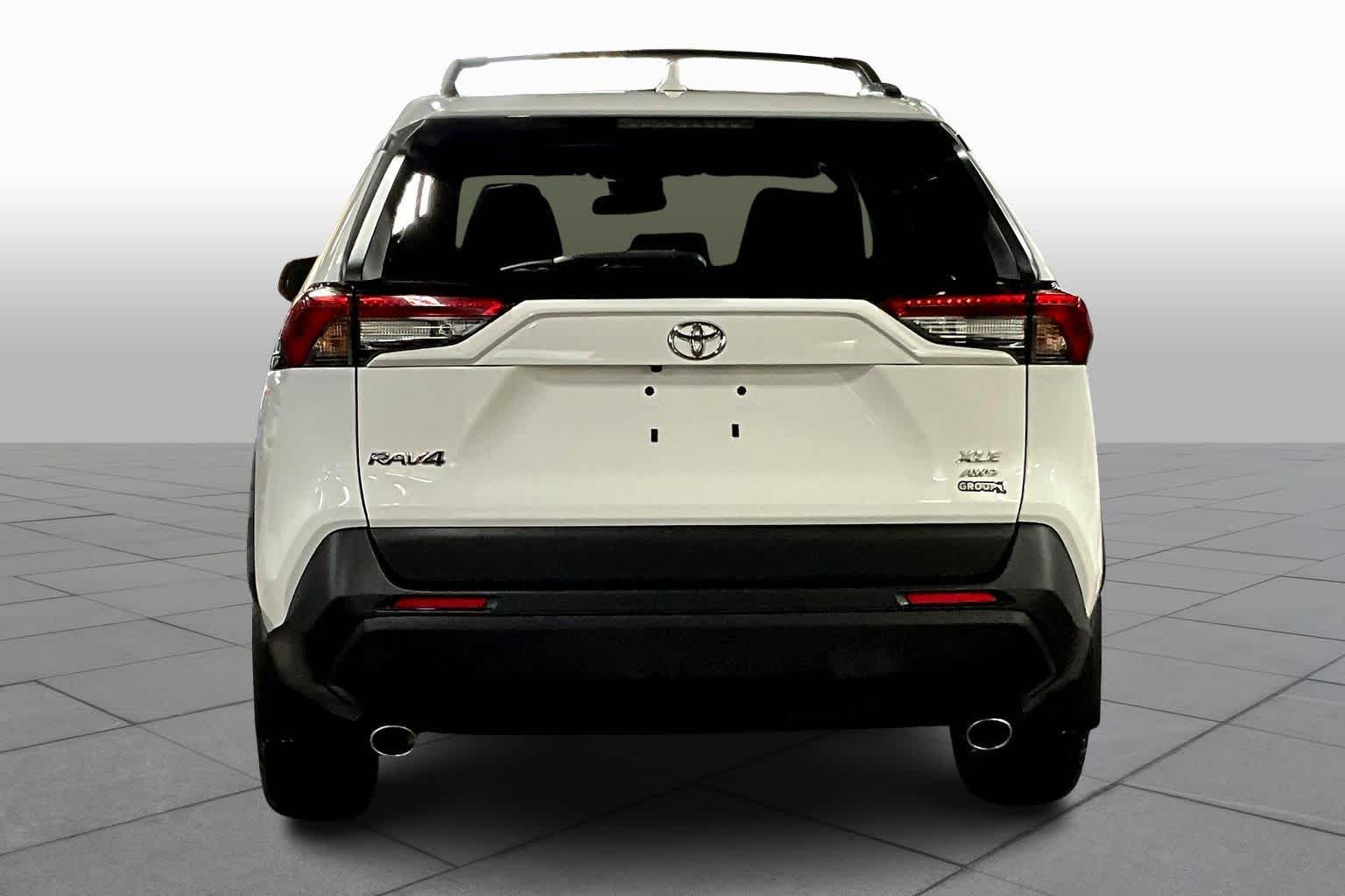 2022 Toyota RAV4 XLE photo 4