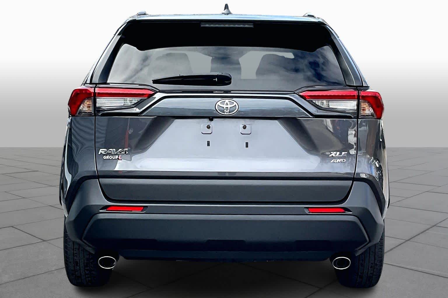 2024 Toyota RAV4 XLE photo 3