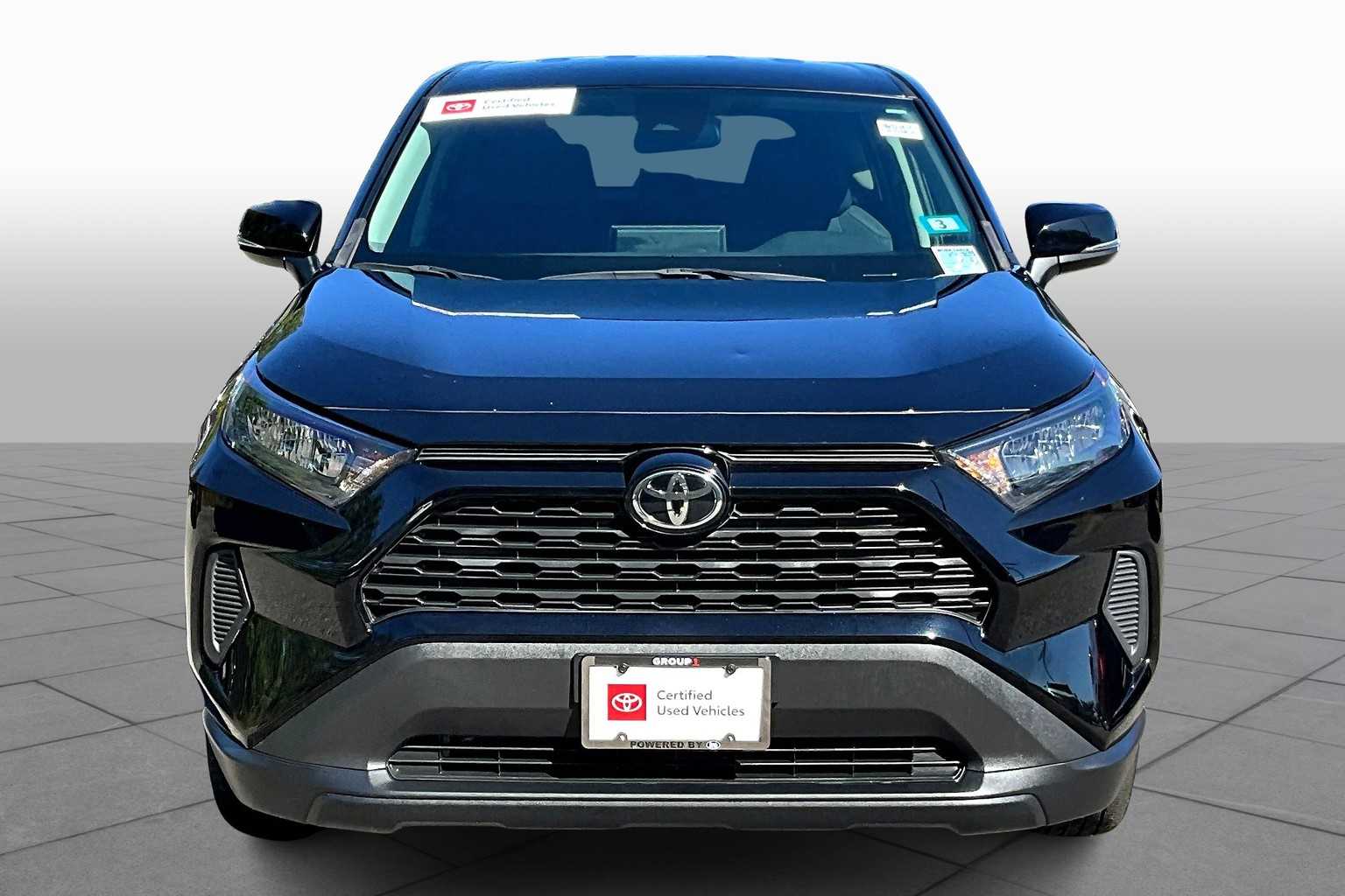 2022 Toyota RAV4 LE photo 3