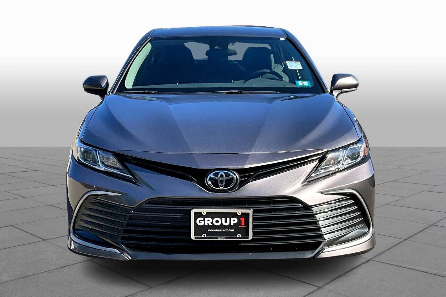 2023 Toyota Camry LE photo 3