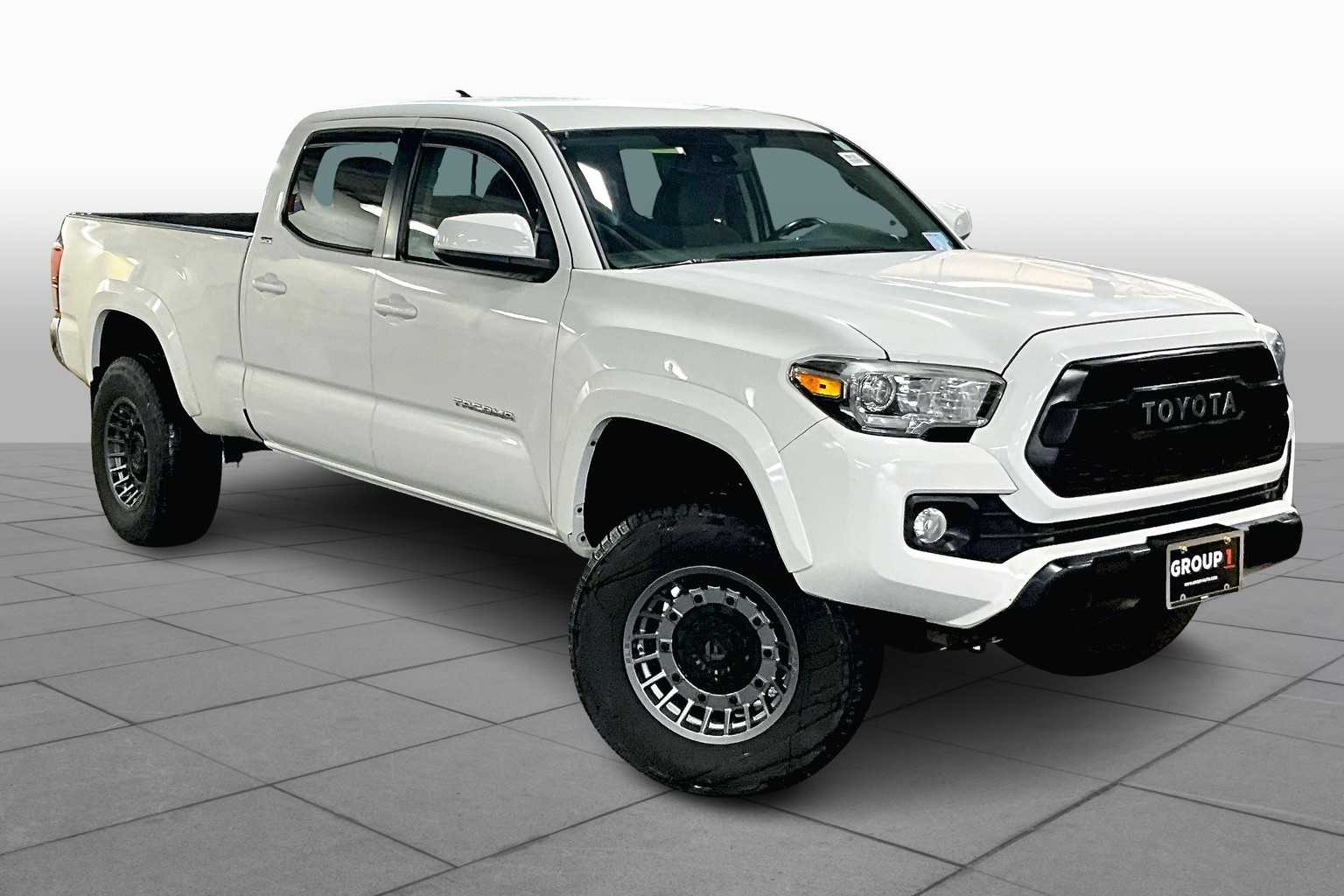 2018 Toyota Tacoma SR5 Double Cab V6 4x4 photo 2