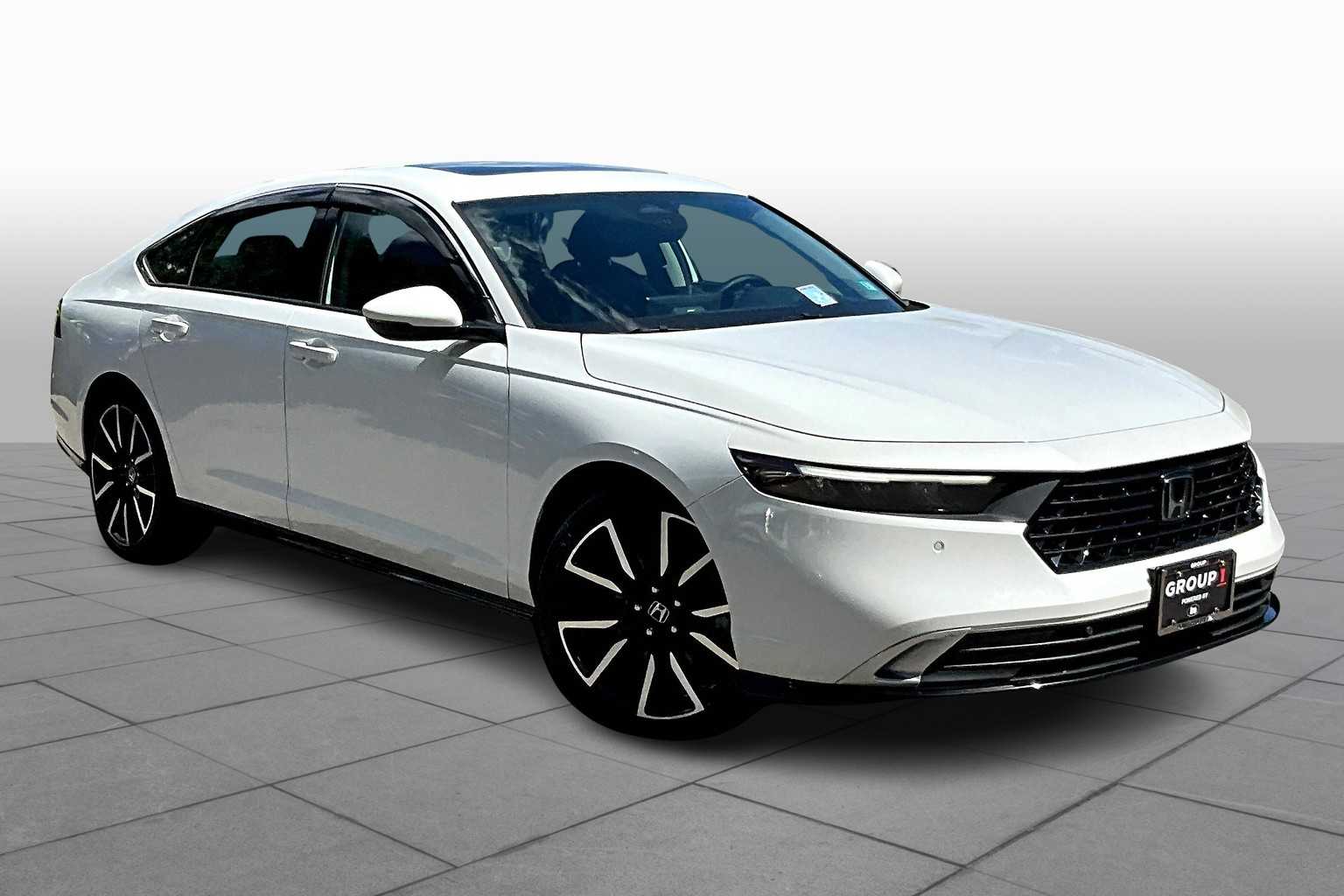 2023 Honda Accord Hybrid Touring photo 2