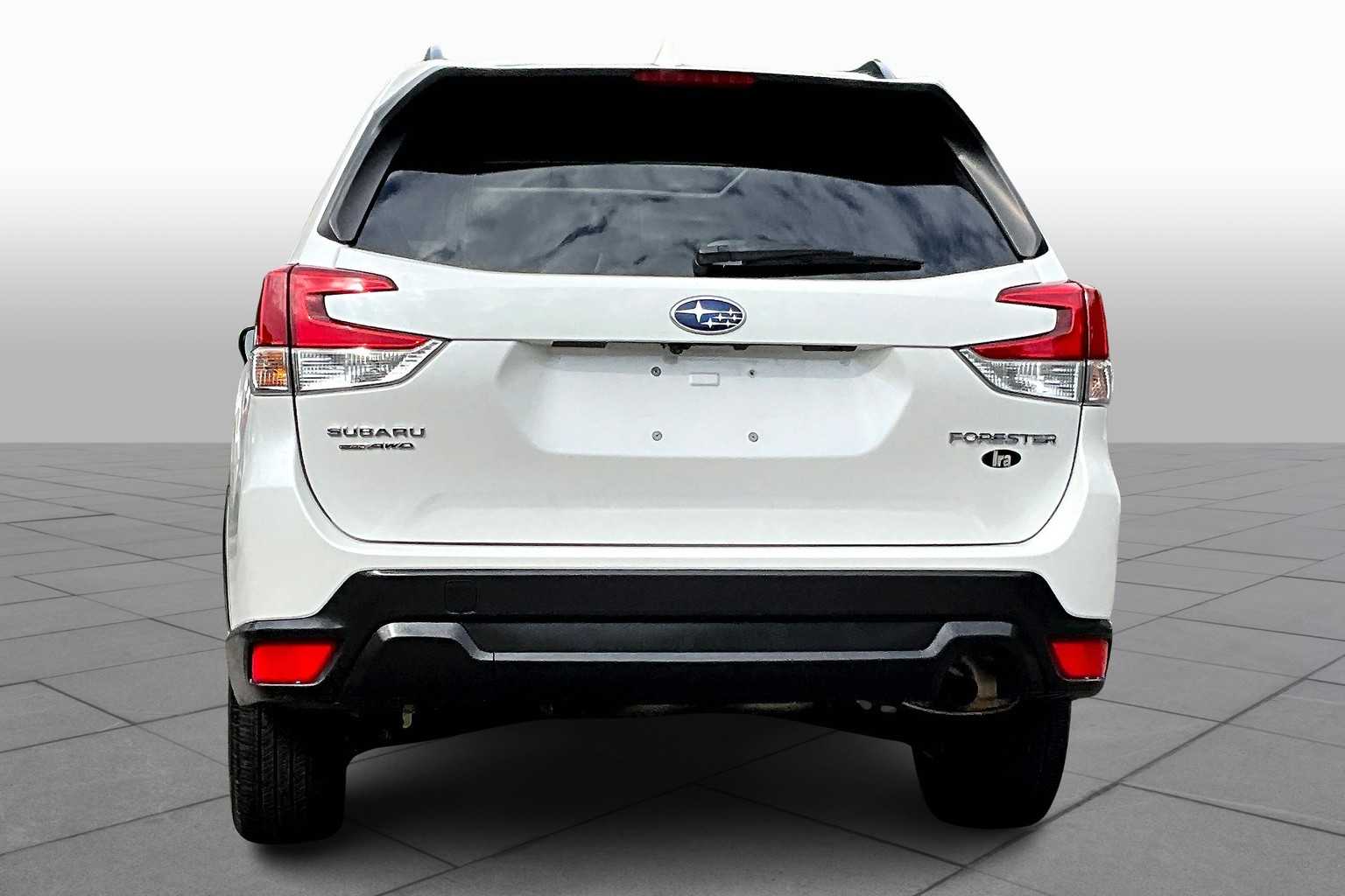 2021 Subaru Forester Premium photo 4