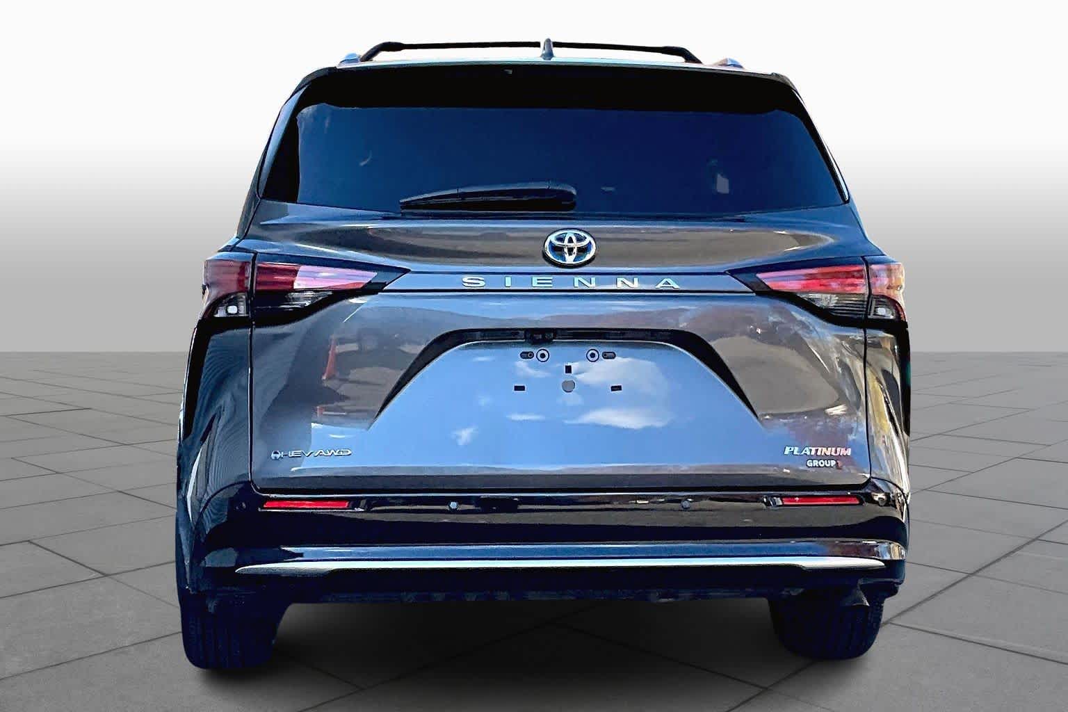 2025 Toyota Sienna Platinum photo 4