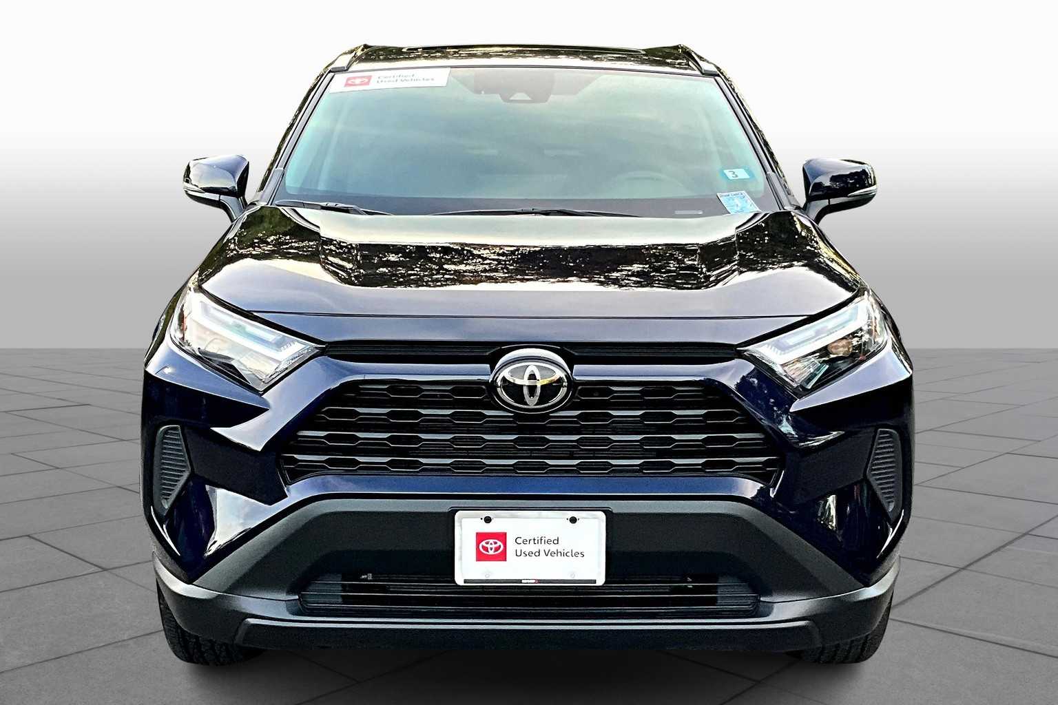 2024 Toyota RAV4 XLE photo 3