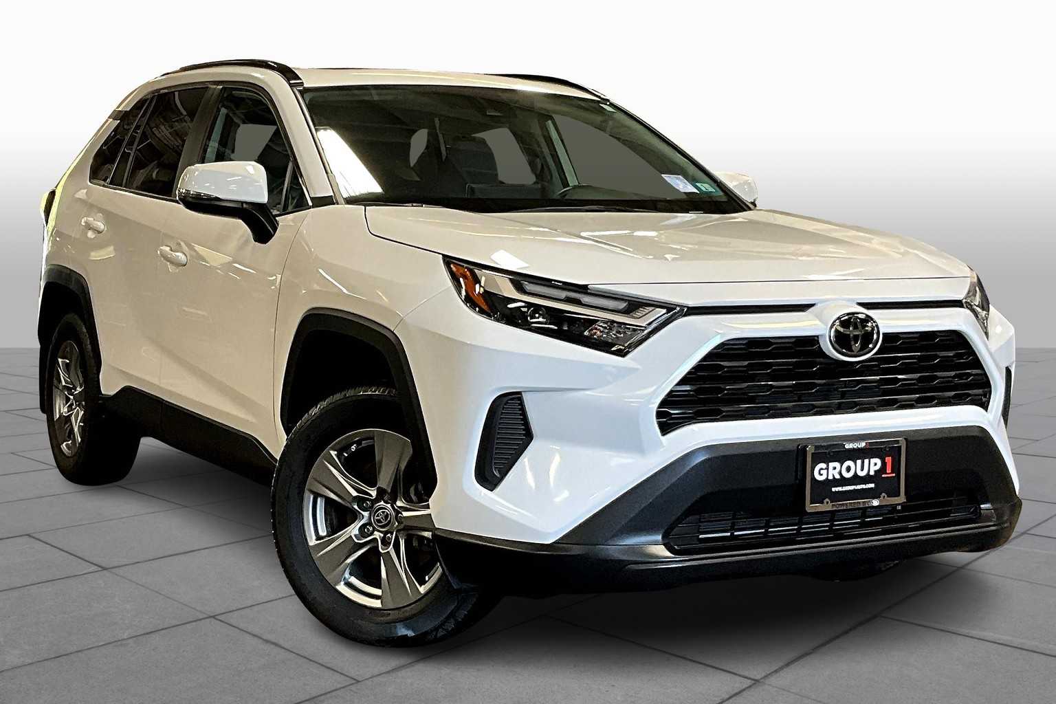 2023 Toyota RAV4 XLE photo 2