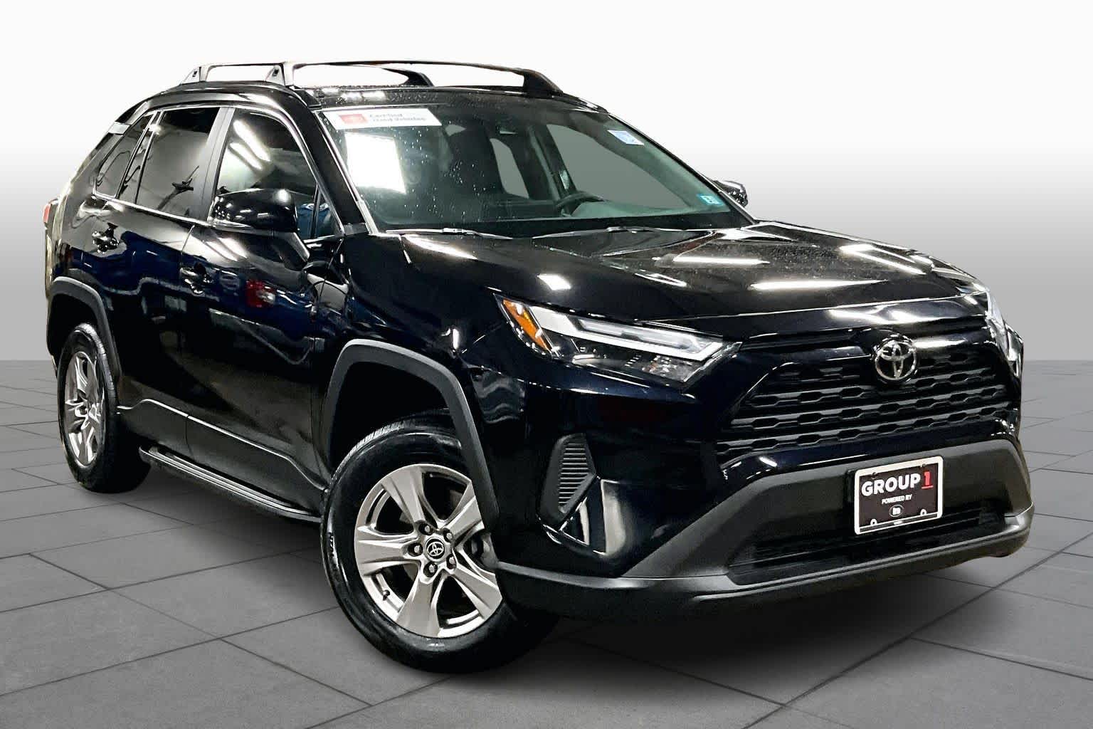 2022 Toyota RAV4 XLE photo 2