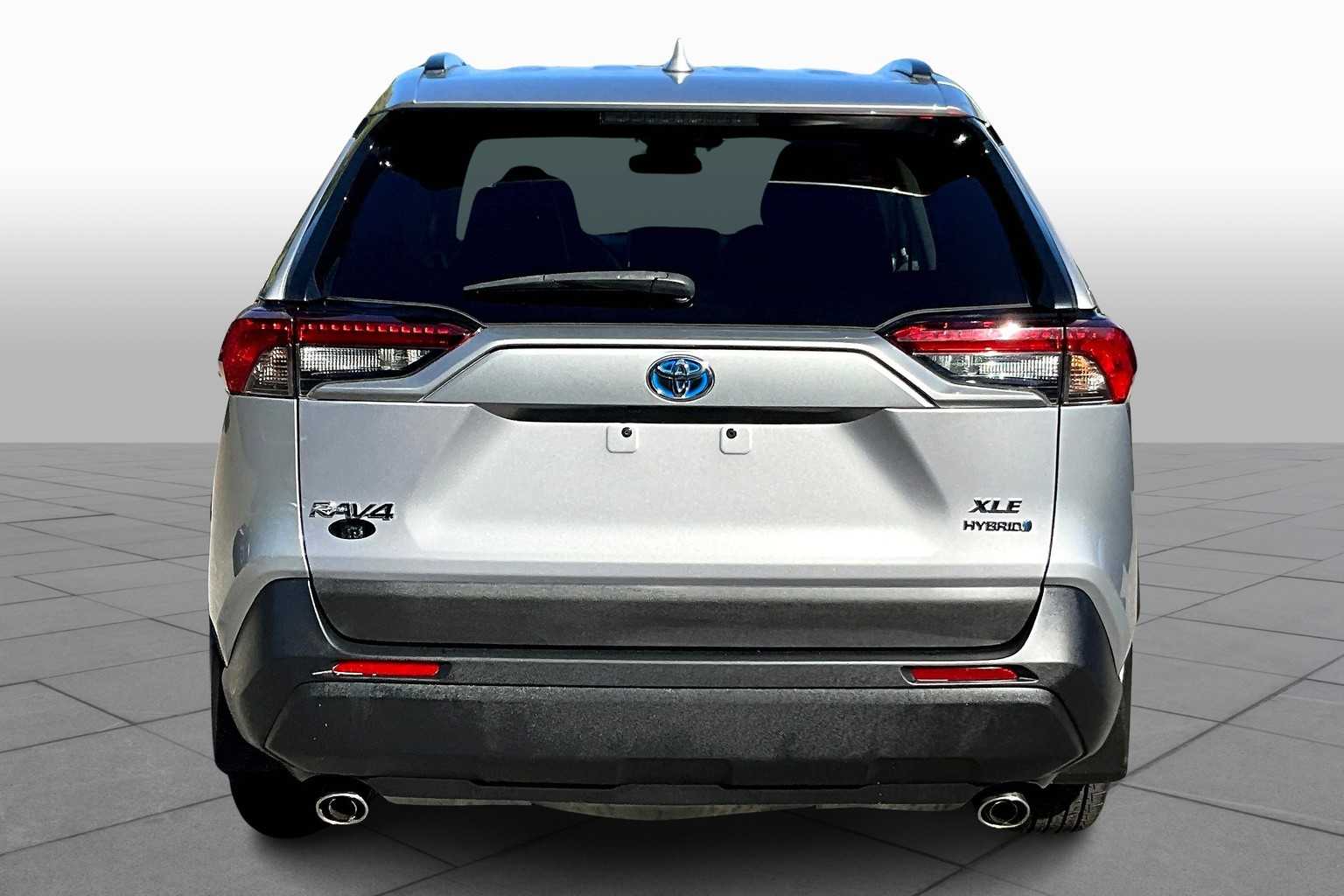 2020 Toyota RAV4 Hybrid XLE photo 4