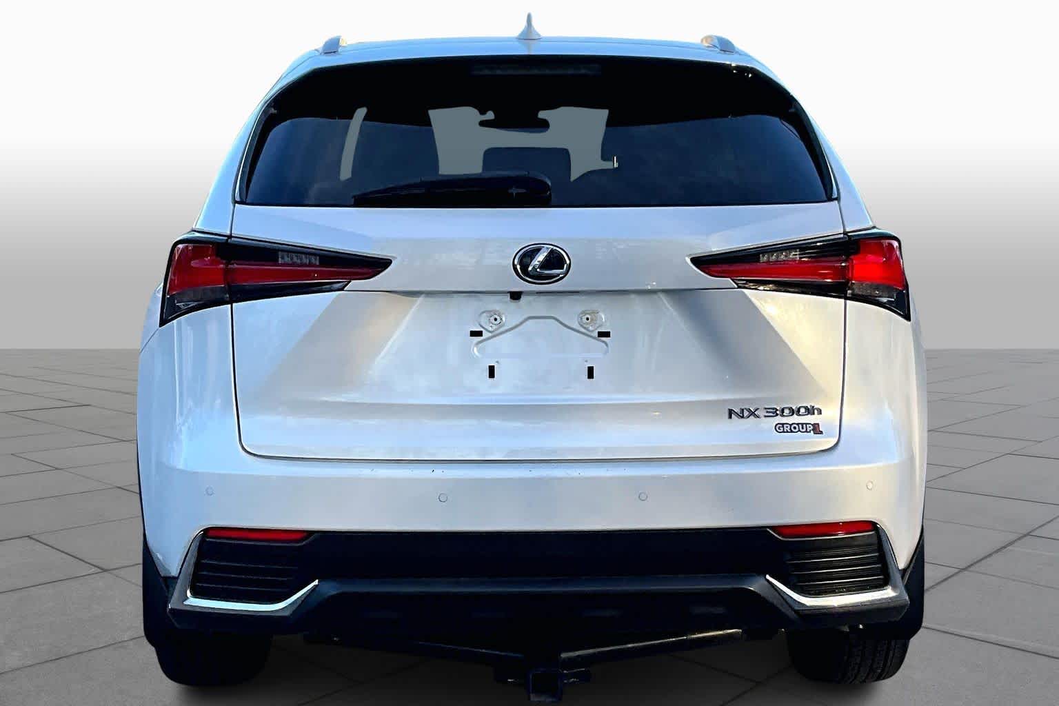 2021 Lexus NX 300h photo 4