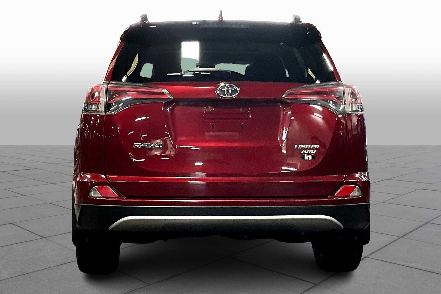 2018 Toyota RAV4 Limited Platinum photo 4