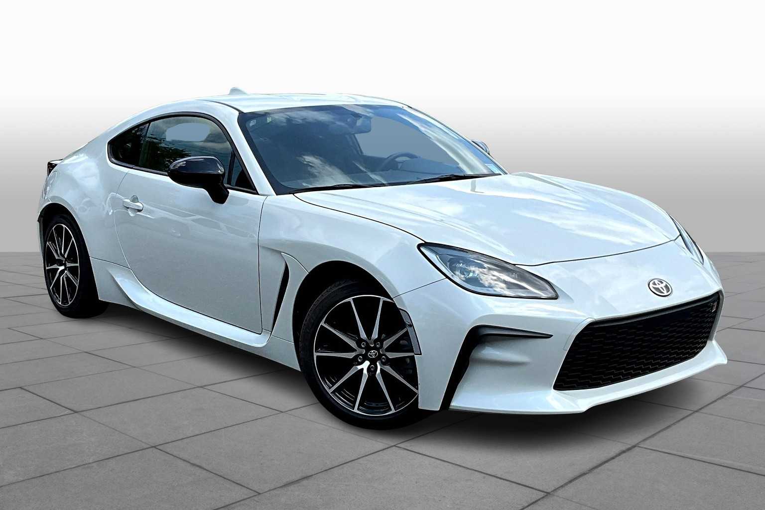 2024 Toyota GR86 photo 2