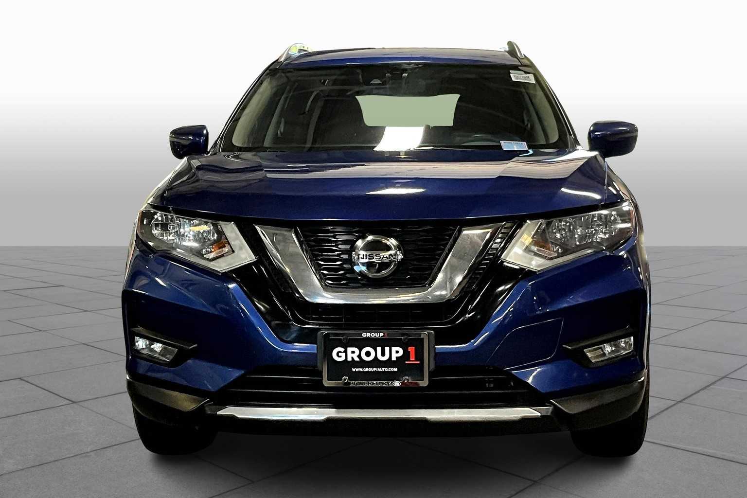 2019 Nissan Rogue SV photo 2
