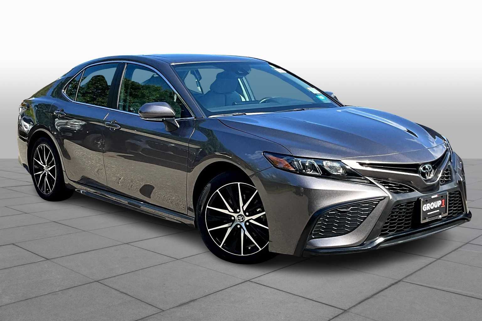 2024 Toyota Camry SE photo 2
