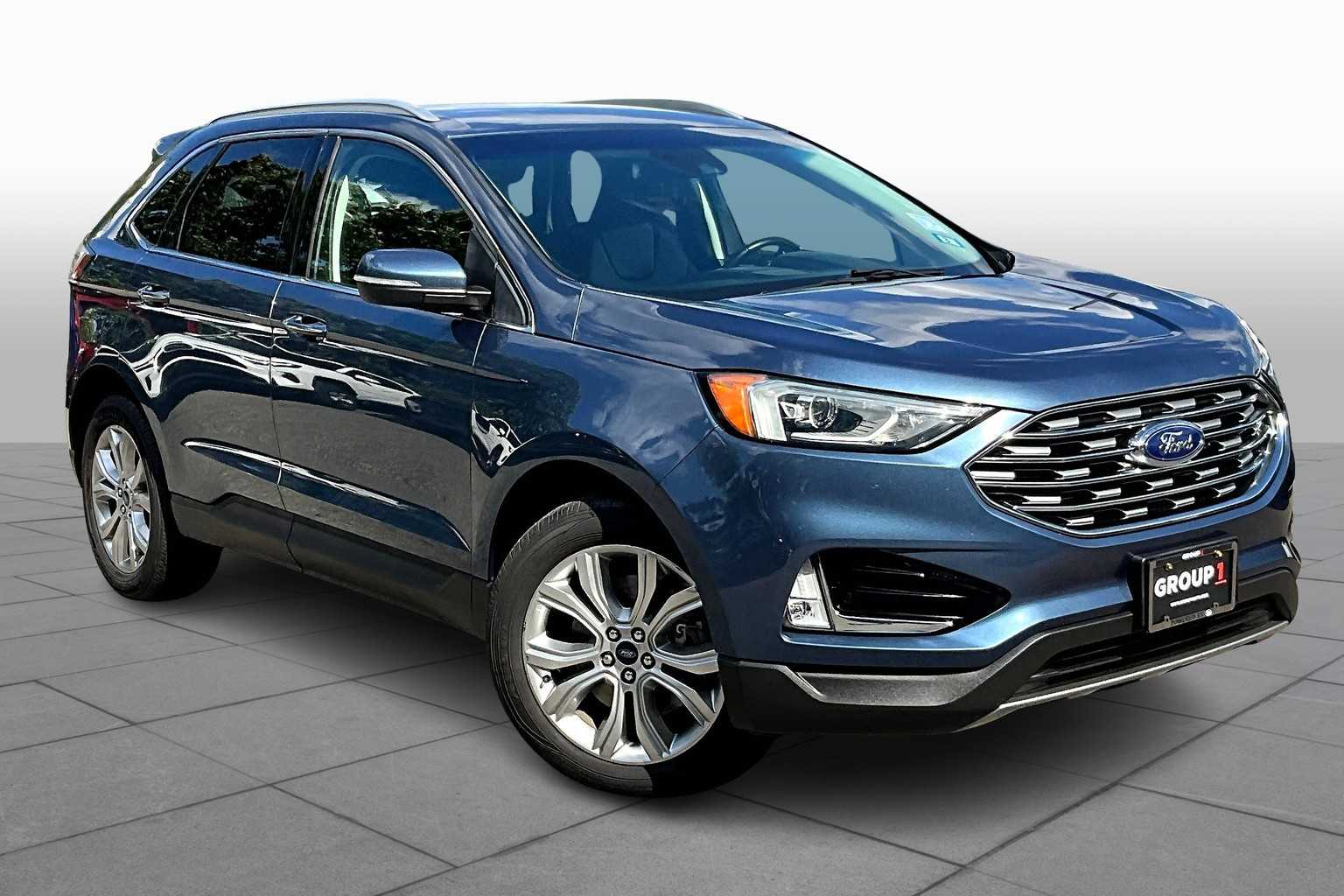 2019 Ford Edge Titanium photo 2