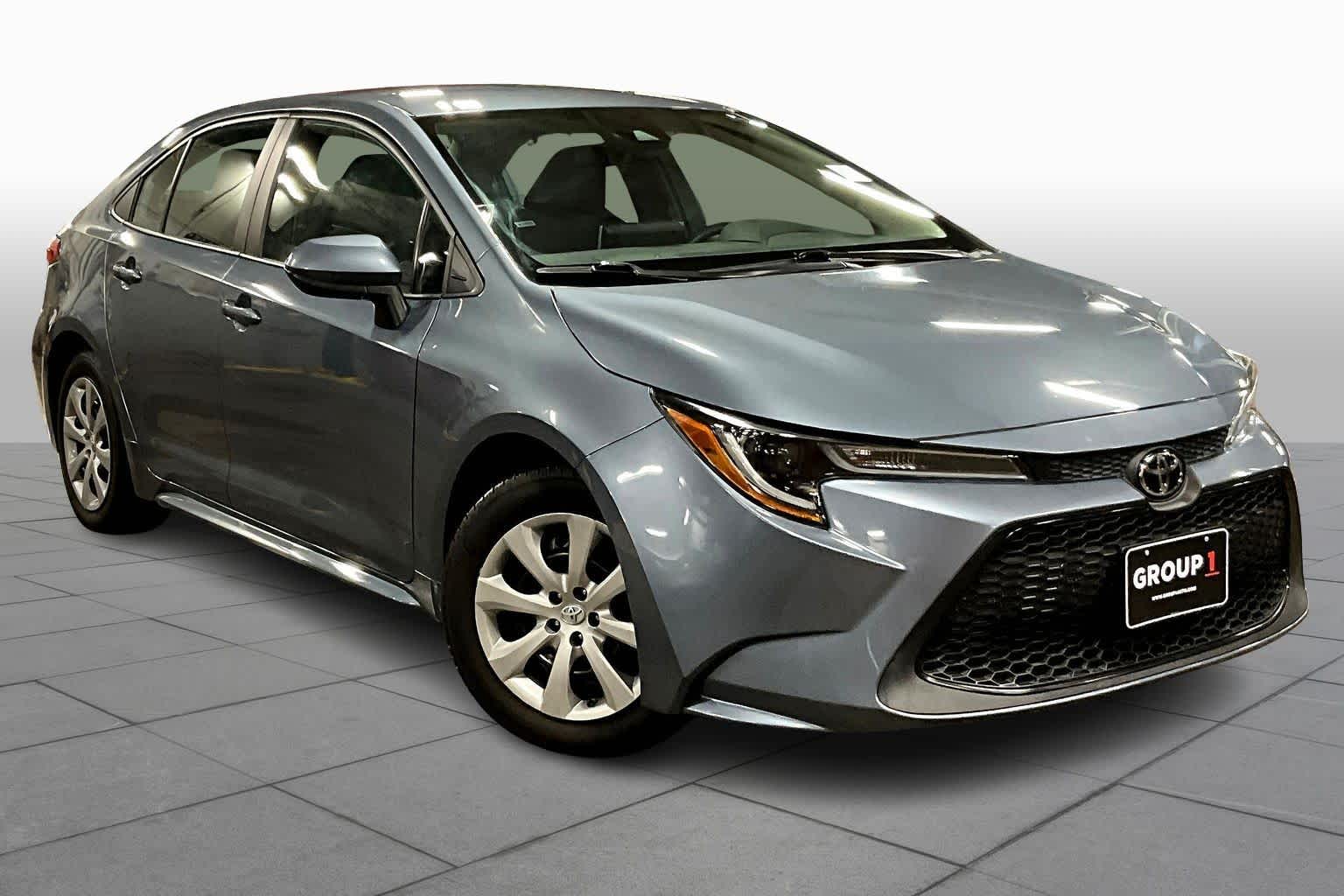 2021 Toyota Corolla LE photo 2