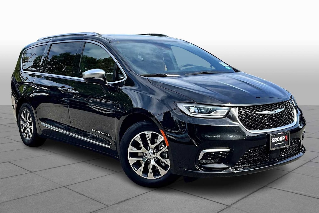 Used 2023 Chrysler Pacifica Hybrid Pinnacle Van Passenger Van