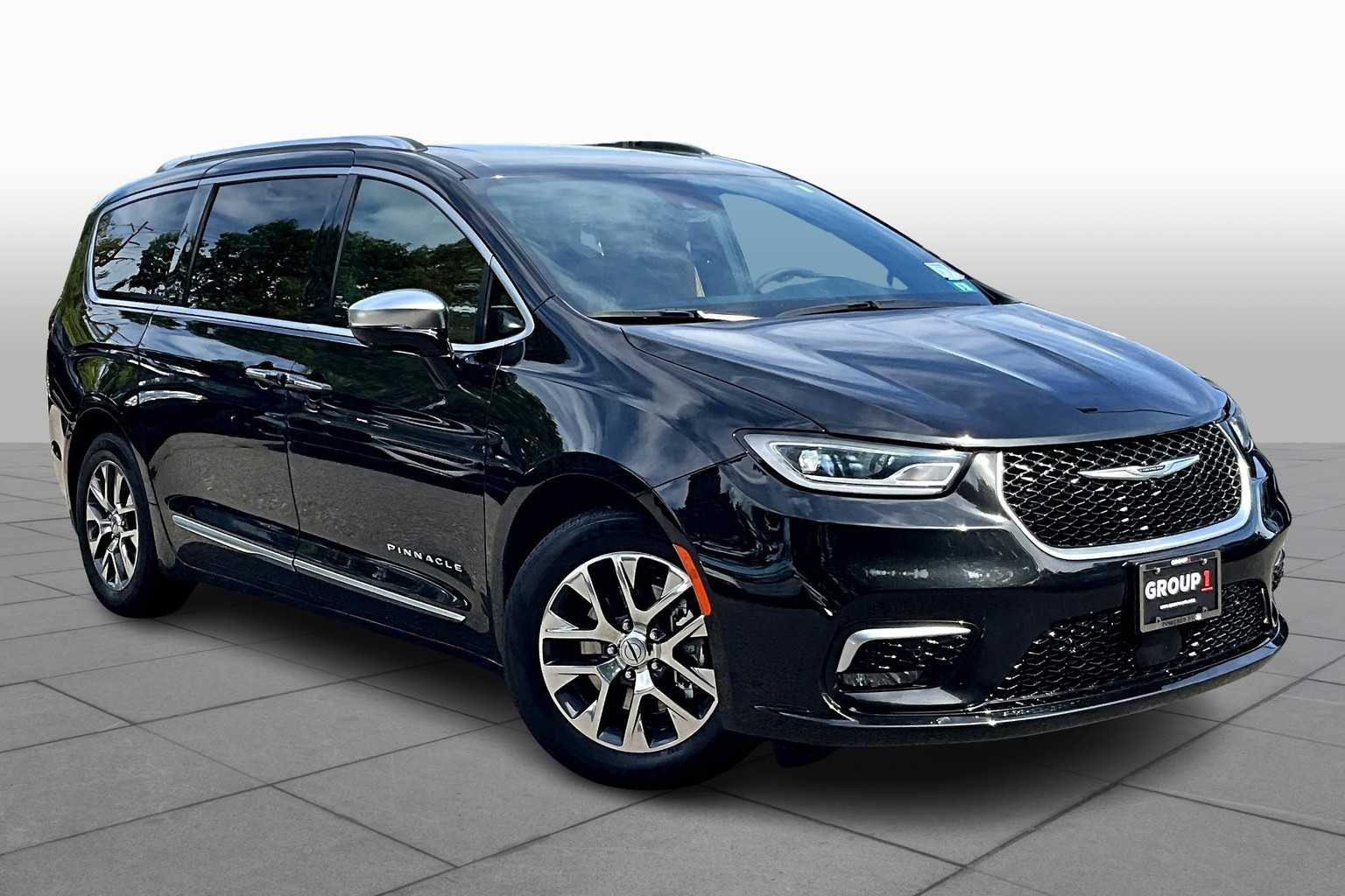 2023 Chrysler Pacifica Hybrid Pinnacle photo 4