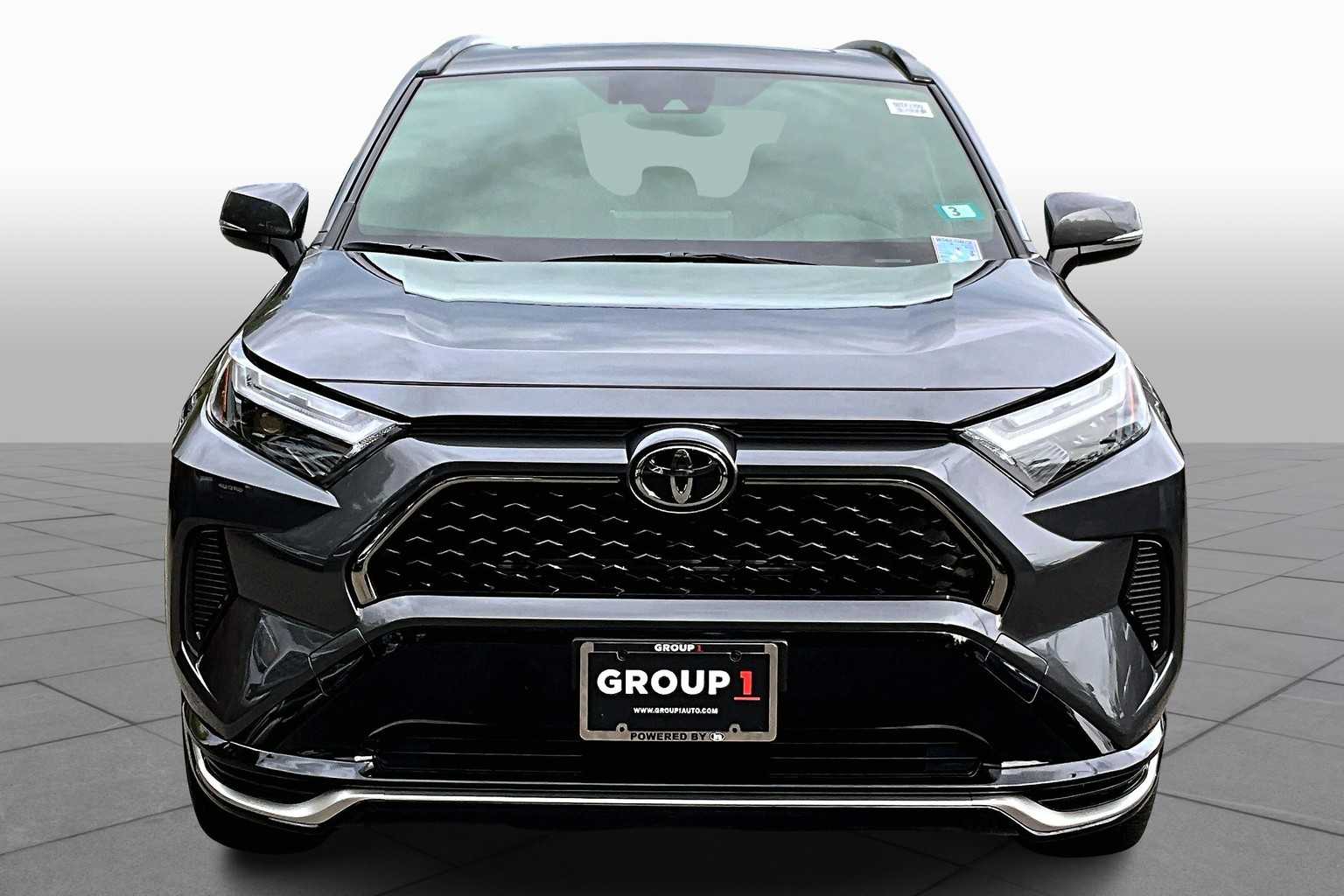 2025 Toyota RAV4 Hybrid SE photo 3