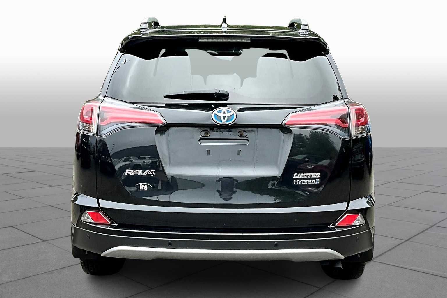 2017 Toyota RAV4 Hybrid Limited photo 4
