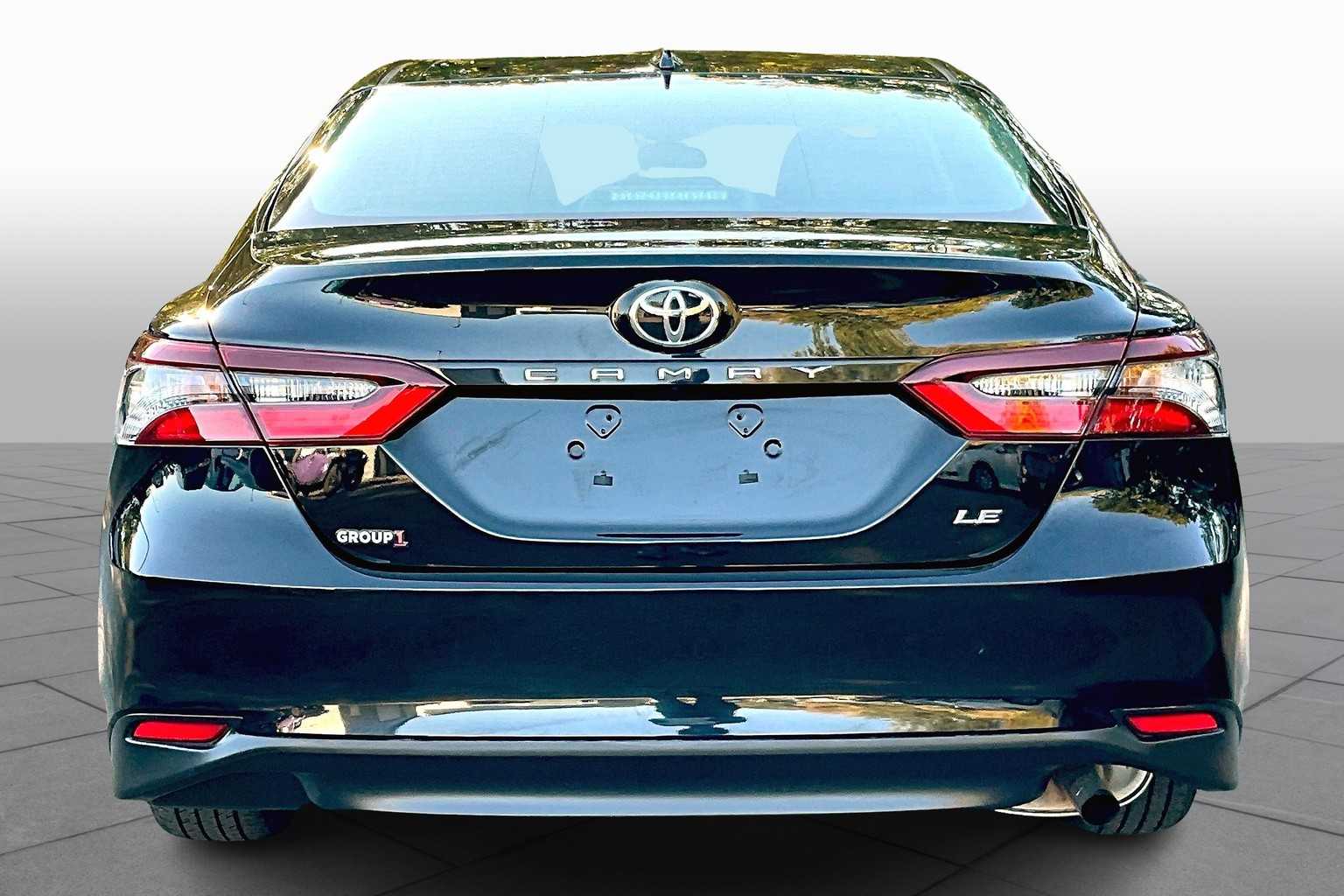 2022 Toyota Camry LE photo 3