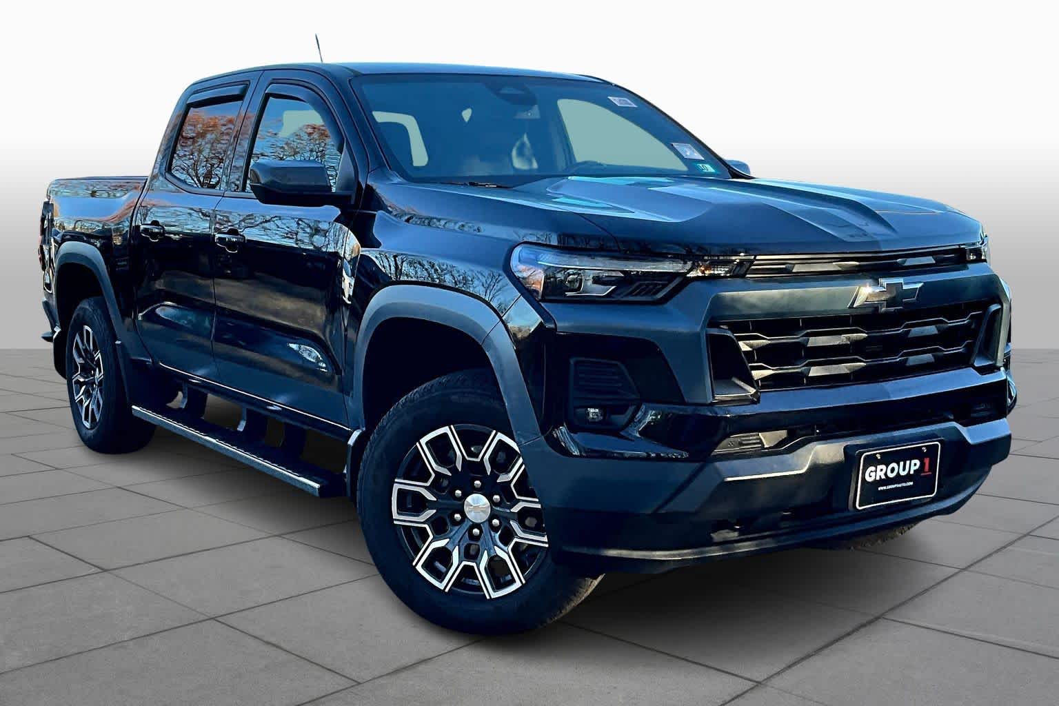 2024 Chevrolet Colorado LT photo 2