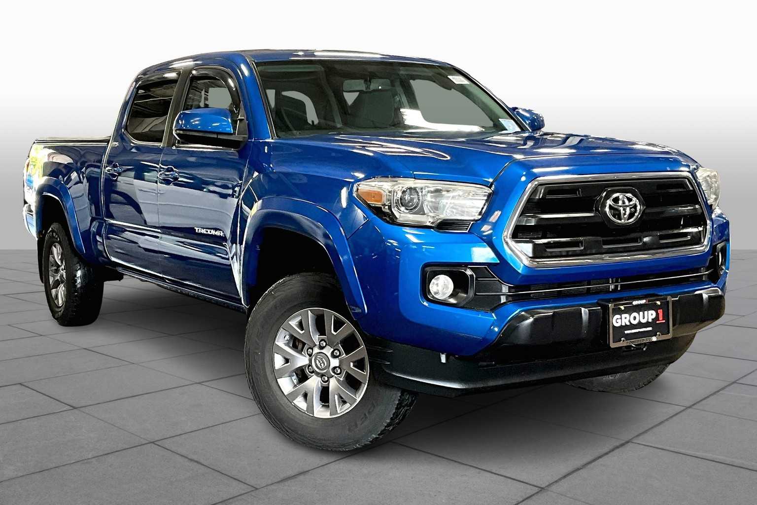2017 Toyota Tacoma SR5 Double Cab V6 4x4 photo 2