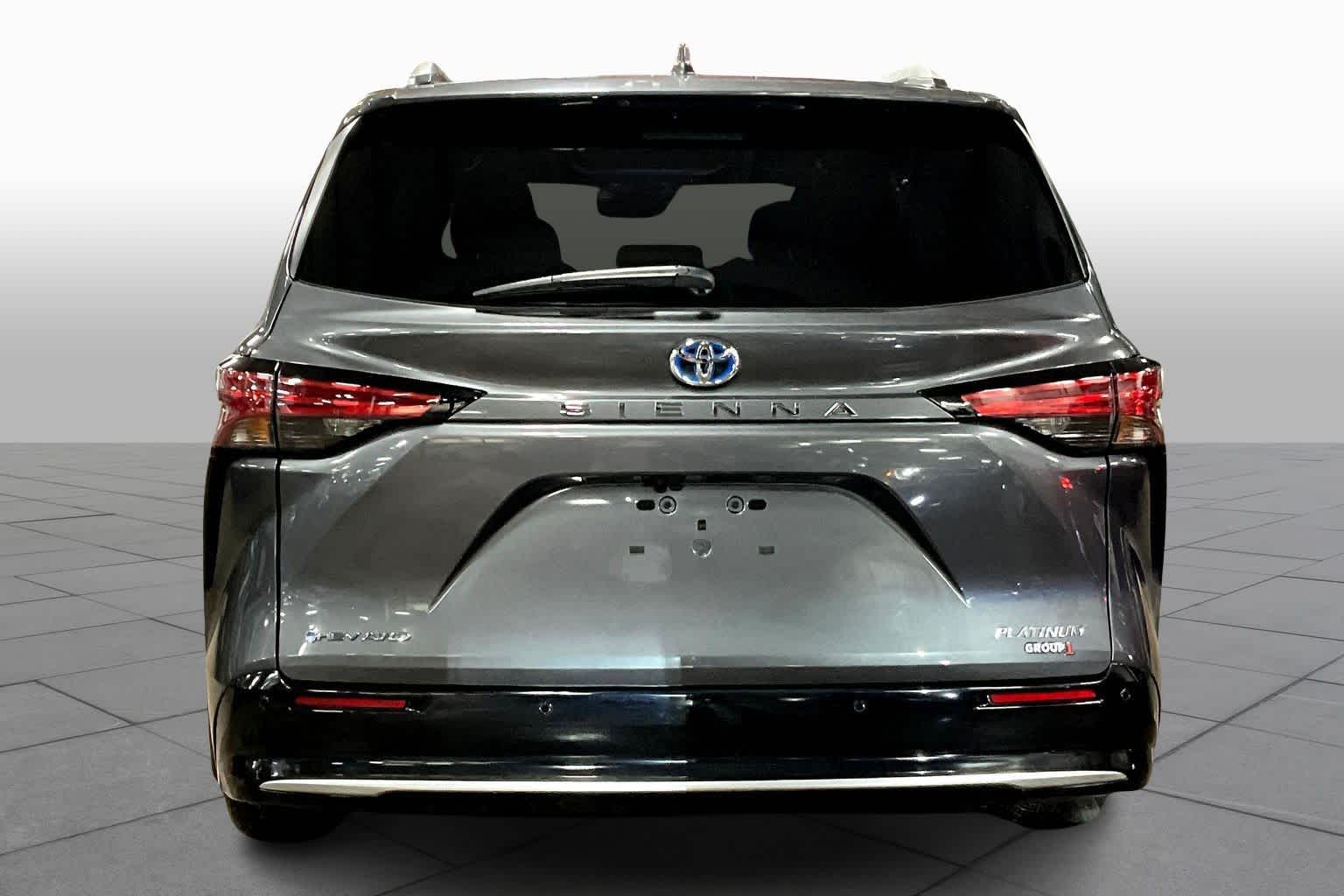 2025 Toyota Sienna Platinum photo 4