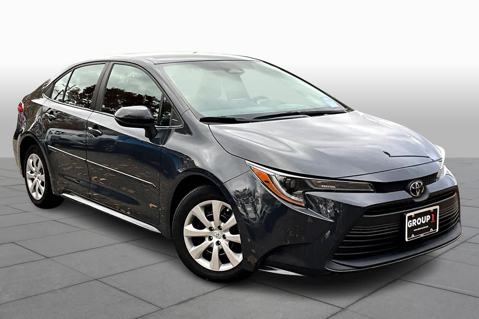 2023 Toyota Corolla LE photo 2