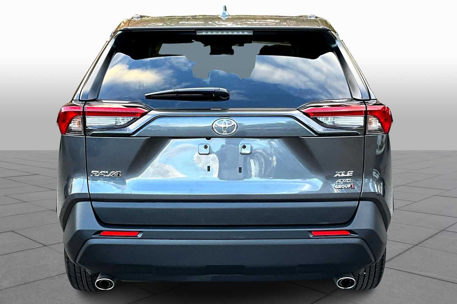 2025 Toyota RAV4 XLE photo 3