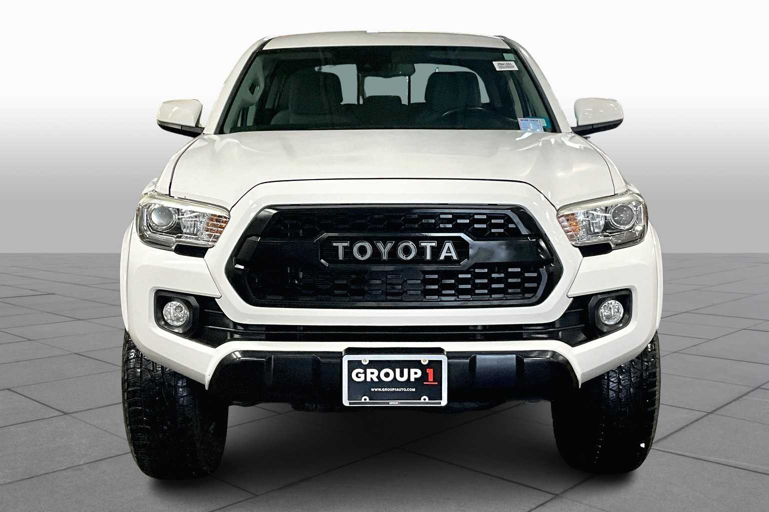 2018 Toyota Tacoma SR5 Double Cab V6 4x4 photo 3